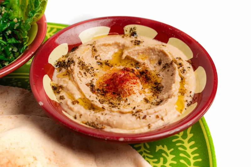 Hummus with oil, flatbread and tabouli